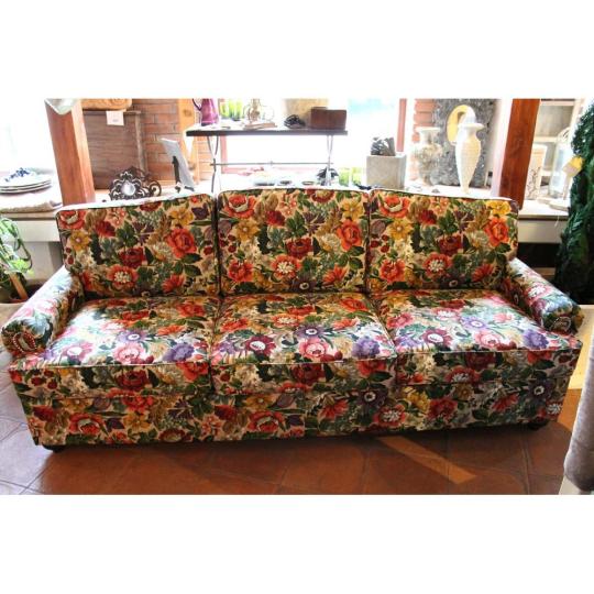 mediterran klasszikus egyedi viragos cottage kanape sofa szofa karpitos butor rusztikus mediterran videki nyaralo butor szegecses ulogarnitura mediterran nappali 2.jpg